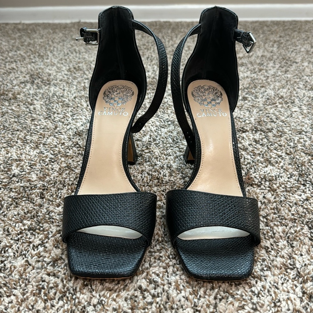 Vince Camuto heals size 8M